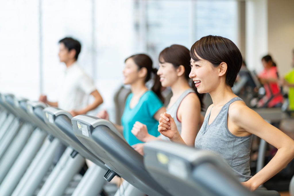 ジムのランニングマシンの効果と筋トレとの組み合わせについて